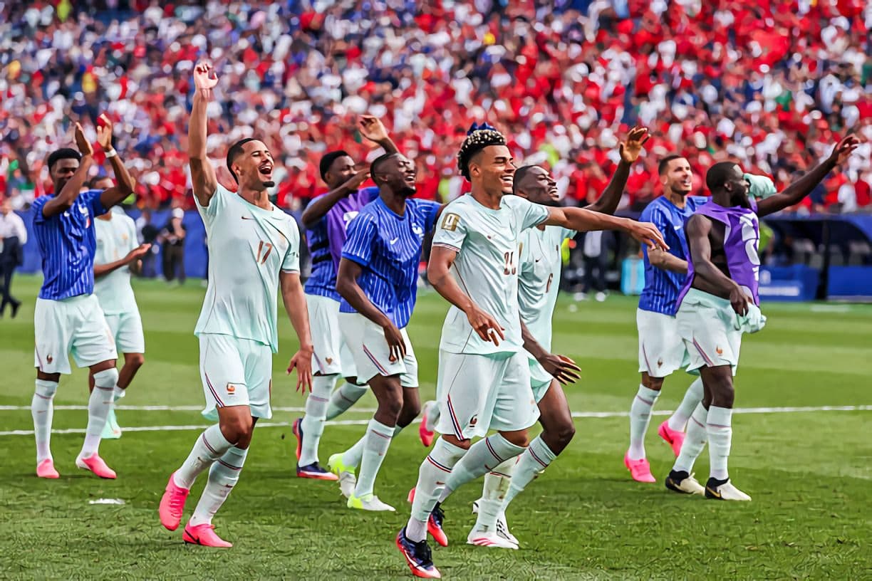 Reflections on the Nation and the Weight of Hierarchy: France Defeats Morocco with Timely Goals in Boston (English/Spanish)