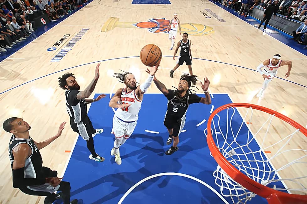A MIRACLE AT THE GARDEN! The Knicks stage a comeback and take a 3-1 series lead (English/Spanish)